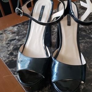NWT🏷🏷Forever 21 Black platform heels